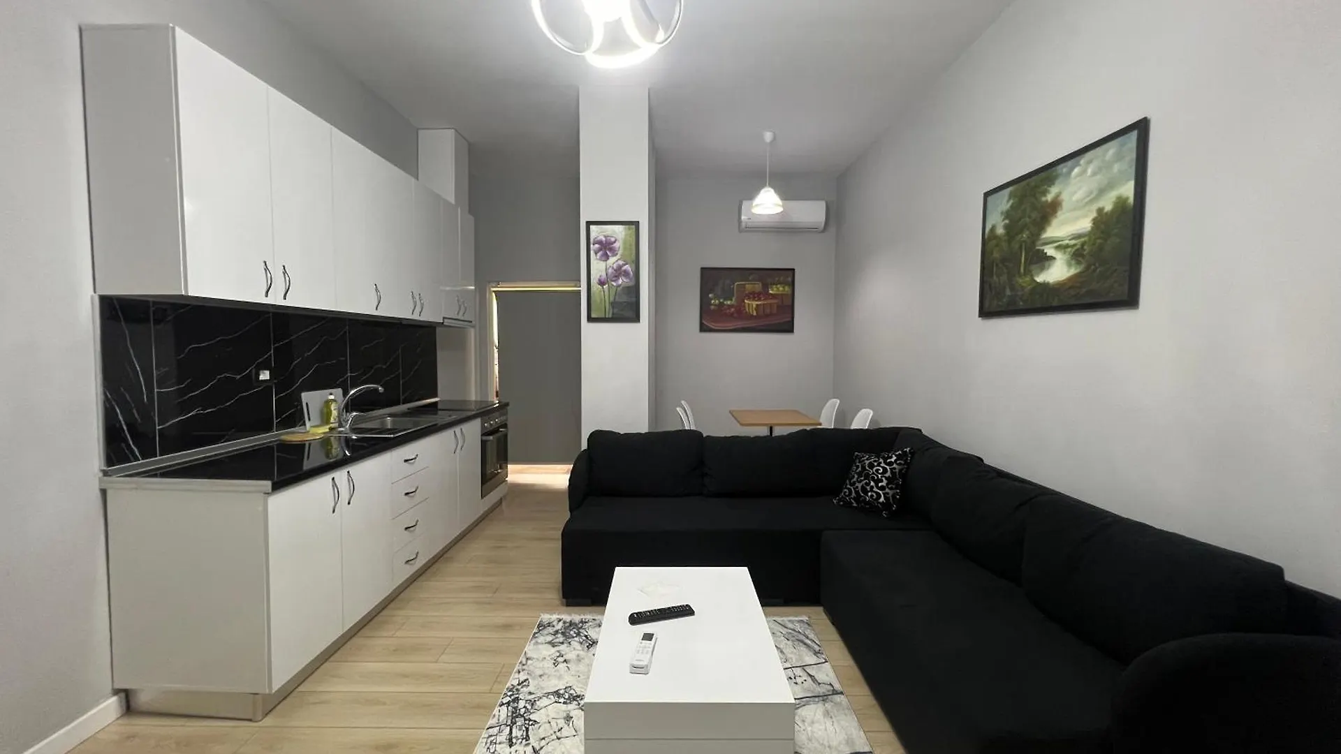 Anxhelo'S Apartments Tirana 0*,